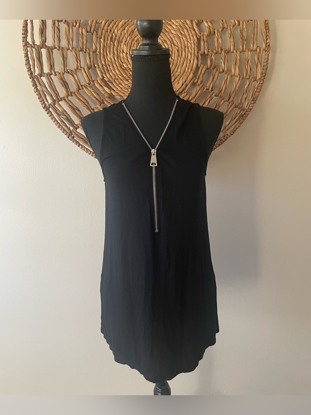 Cable & Gauge Black Sleeveless Zip-Front Tank